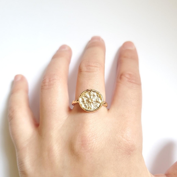 NWOT Gold Compass Ring - Picture 9 of 9